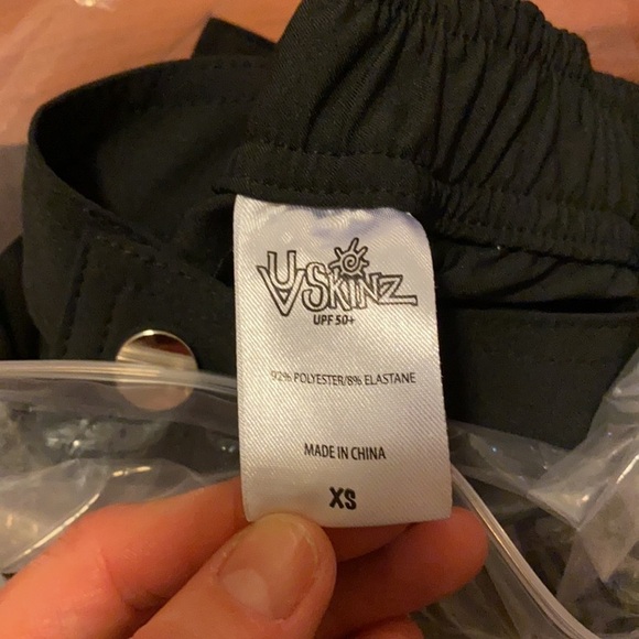 NEW, UPF 50 Black Capris, XS - Picture 6 of 8